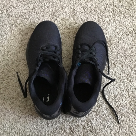 Jordan B. Fly Black Basketball Shoes main image 6